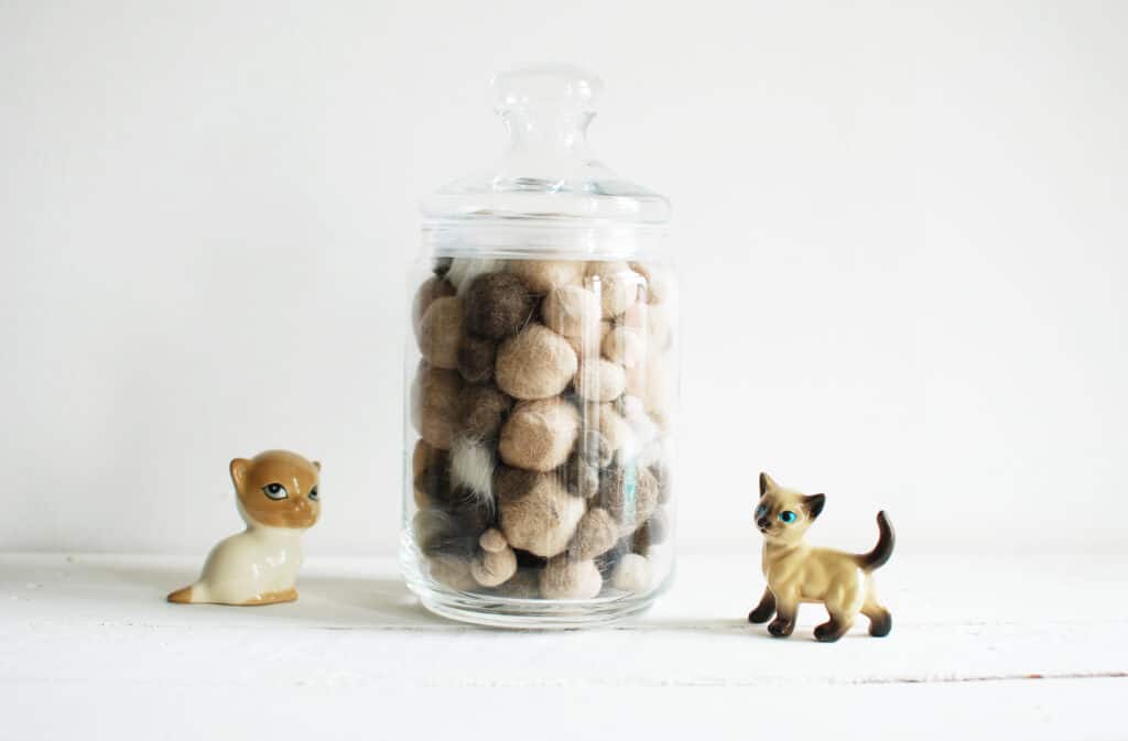 What to make with cat hair. Decorative jar cat memorial.