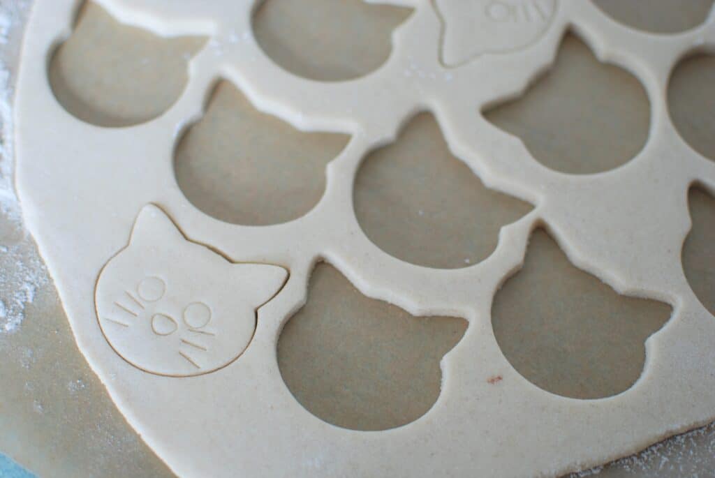 Cat head cookie cutter