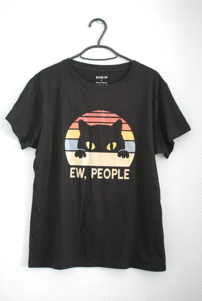 Ew, people cat t-shirt too small
